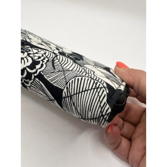 Vera Bradley Black/Wht Floral Zip Around Wallet  Multiple Compartments - Picture 6 of 12